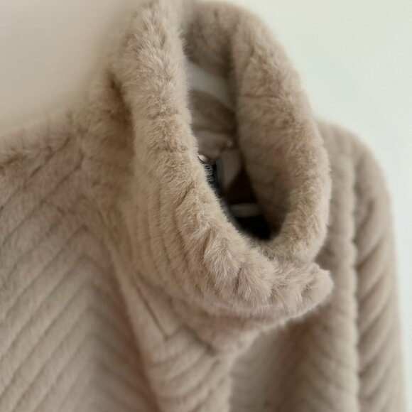 Bernardo Faux Fur Coat - Picture 8 of 8